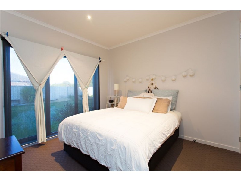 9 Broderick Court, Canadian VIC 3350