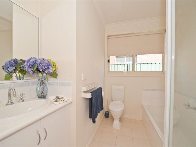 22 Ayrvale Avenue, Lake Gardens VIC 3355