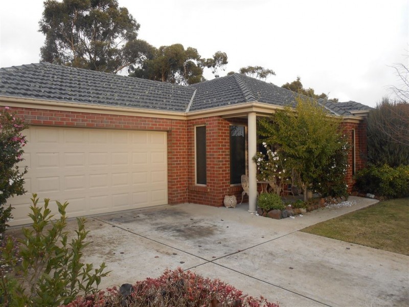 14 Parbury Ave, Lake Gardens VIC 3355