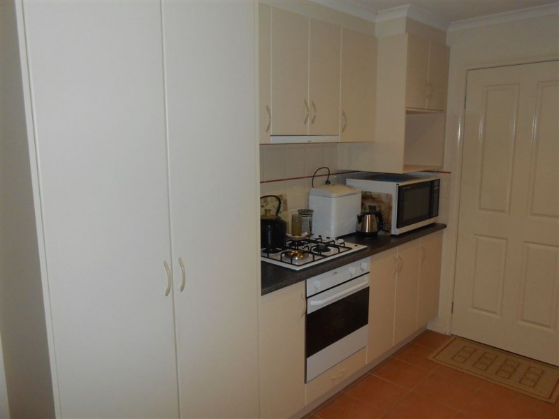 14 Parbury Ave, Lake Gardens VIC 3355