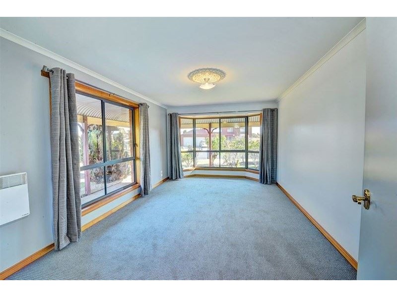 54 Rowan Parade, Wendouree VIC 3355