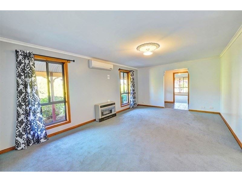 54 Rowan Parade, Wendouree VIC 3355