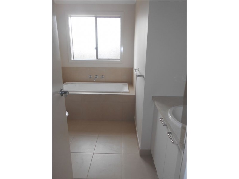 27 Majestic Way, Delacombe VIC 3356