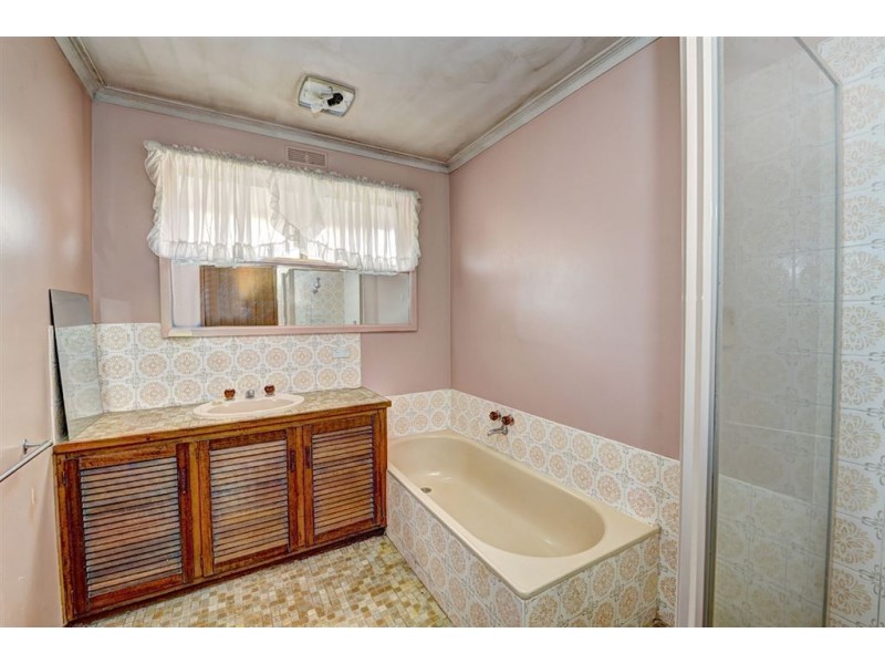 4 Maxlyn Avenue, Ballarat East VIC 3350