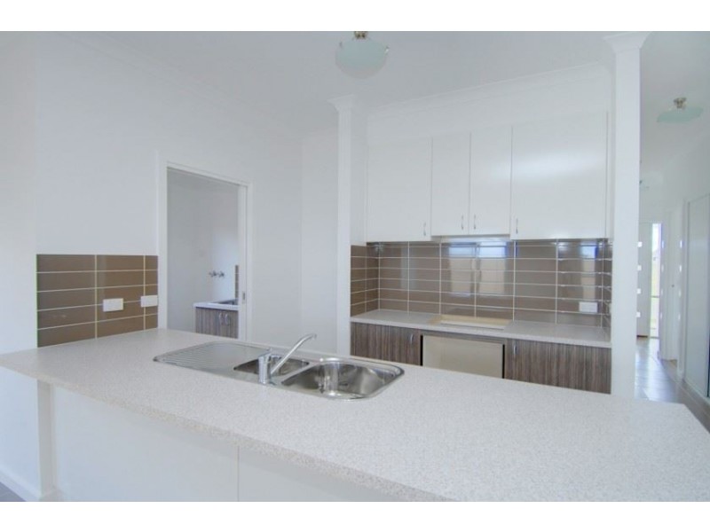 37 Chifley Drive, Delacombe VIC 3356