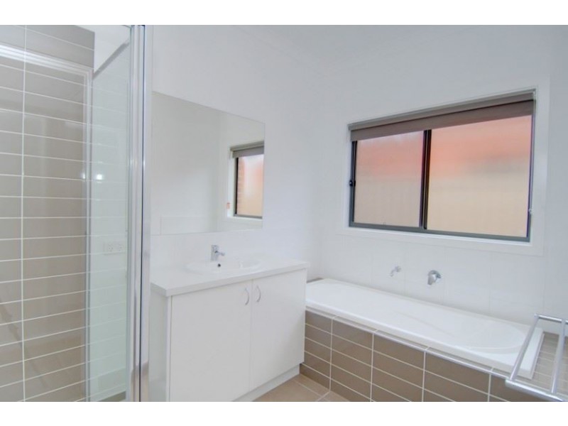 37 Chifley Drive, Delacombe VIC 3356