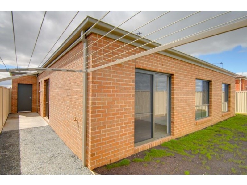 37 Chifley Drive, Delacombe VIC 3356