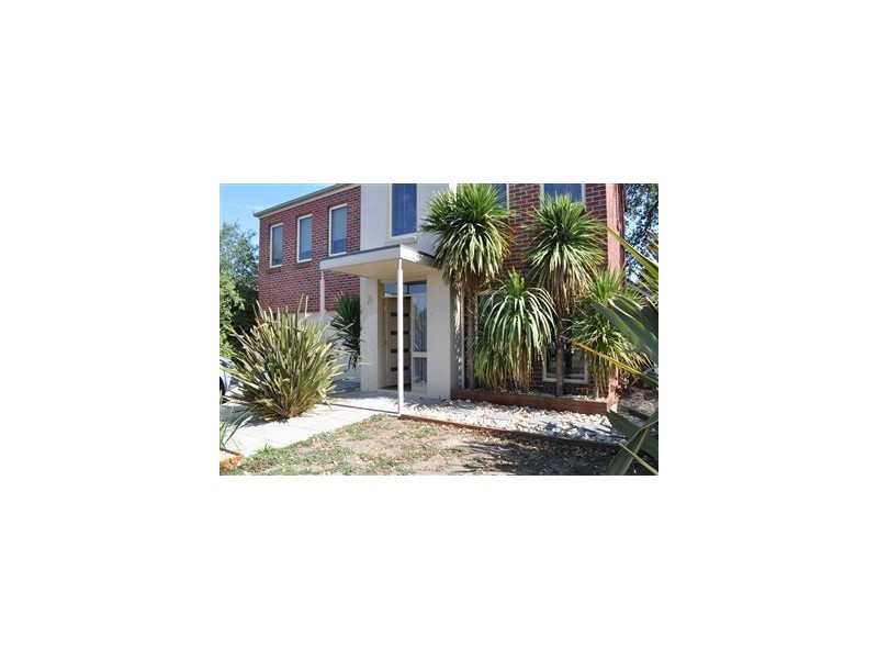 8 McPhie Place, Lake Gardens VIC 3355