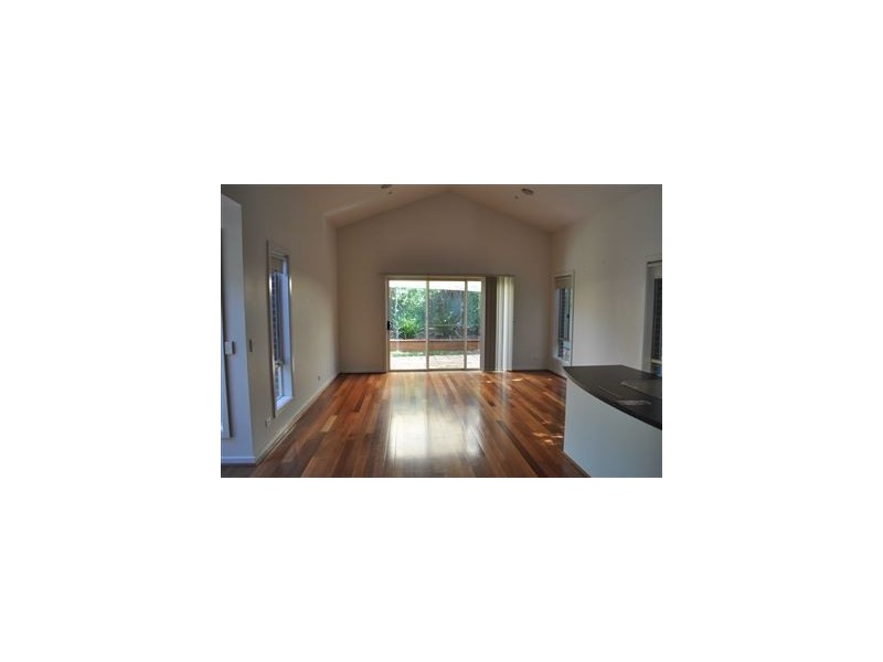 8 McPhie Place, Lake Gardens VIC 3355