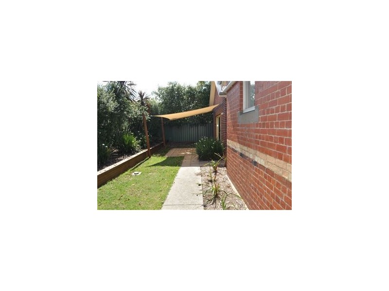 8 McPhie Place, Lake Gardens VIC 3355