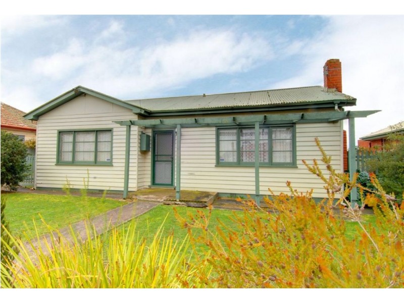 4 Alexander Avenue, Wendouree VIC 3355