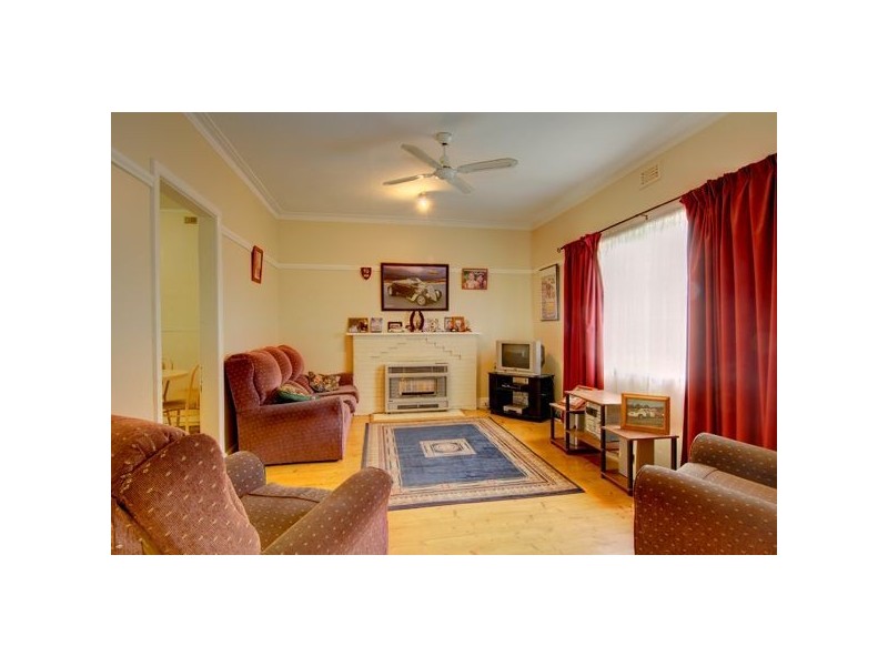 4 Alexander Avenue, Wendouree VIC 3355