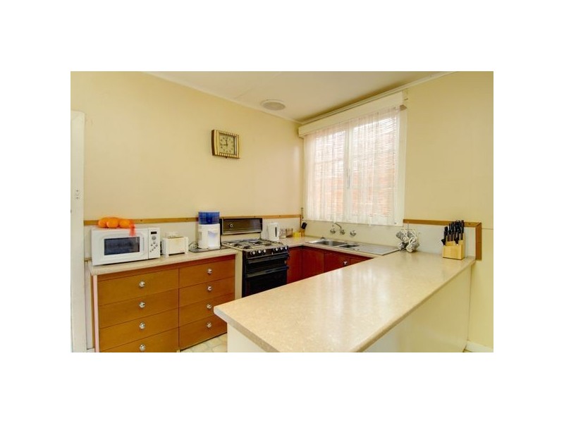 4 Alexander Avenue, Wendouree VIC 3355