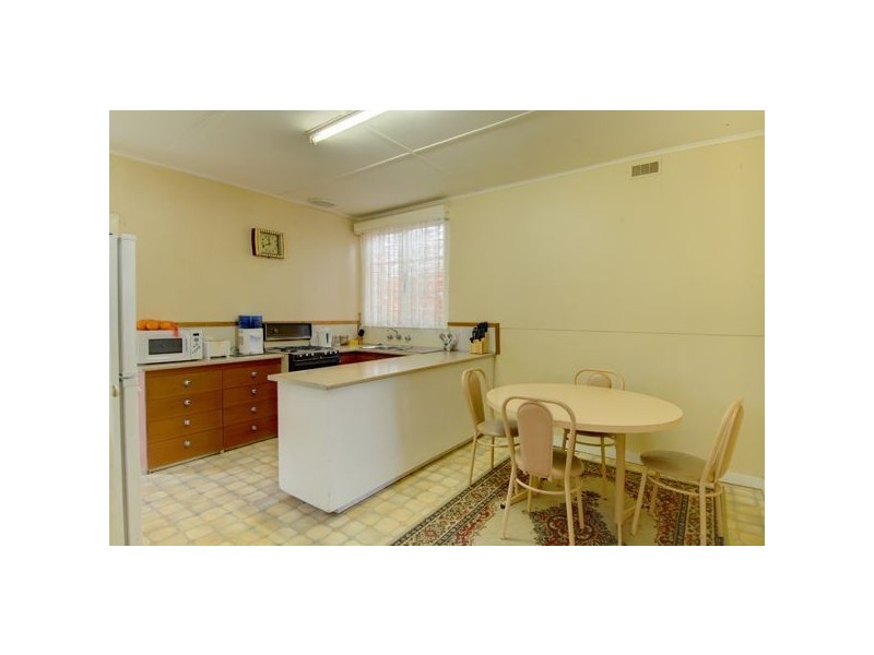 4 Alexander Avenue, Wendouree VIC 3355