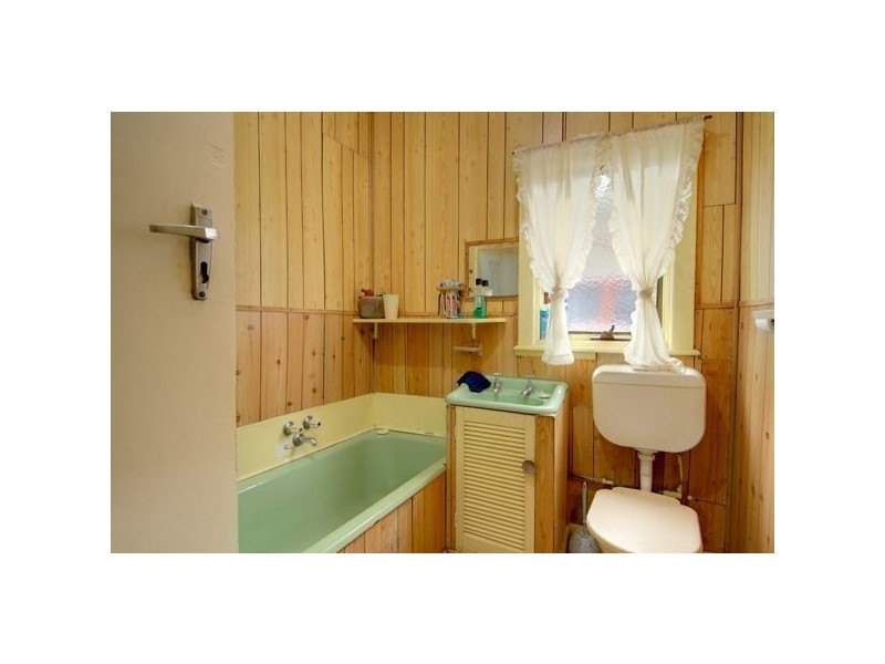 4 Alexander Avenue, Wendouree VIC 3355