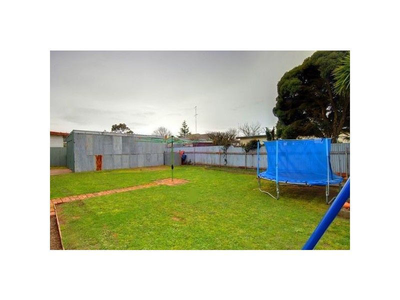 4 Alexander Avenue, Wendouree VIC 3355