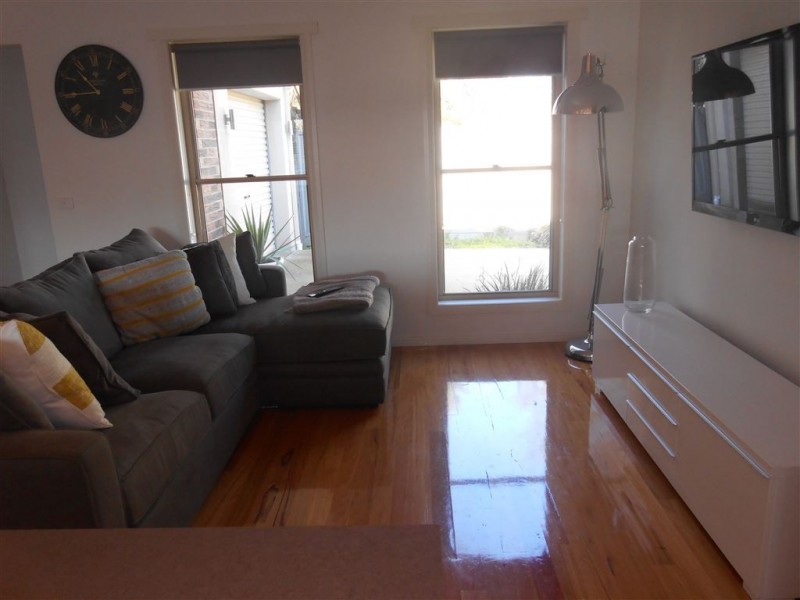 2/116 Clyde Street, Soldiers Hill VIC 3350