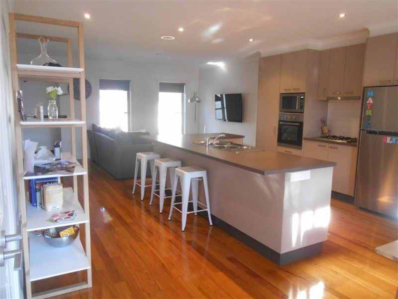 2/116 Clyde Street, Soldiers Hill VIC 3350