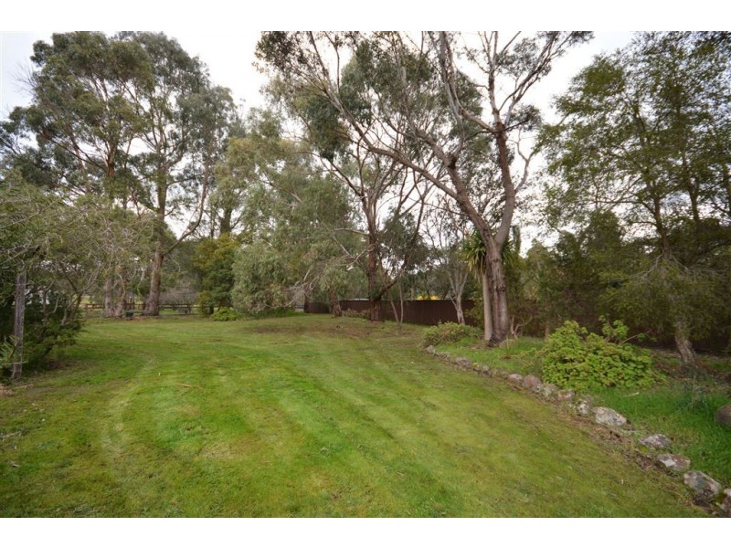 2 Pollards Lane, Creswick VIC 3363