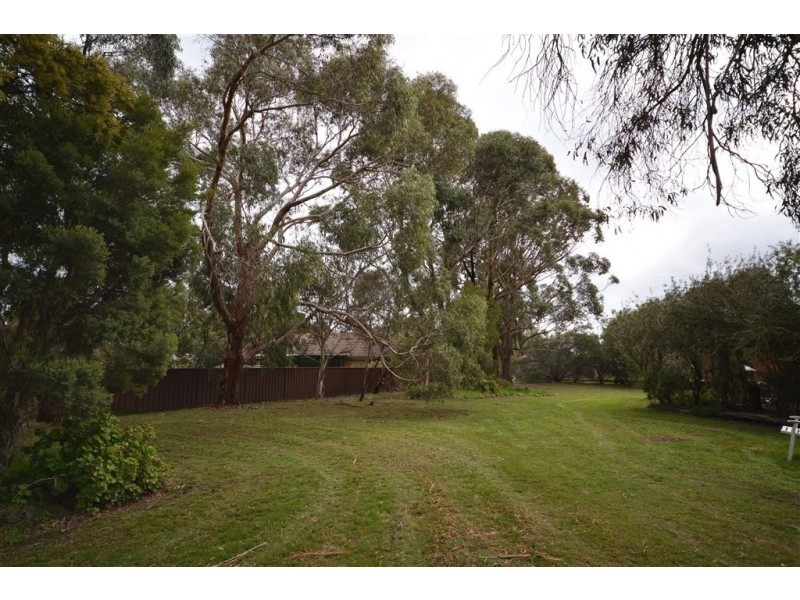 2 Pollards Lane, Creswick VIC 3363