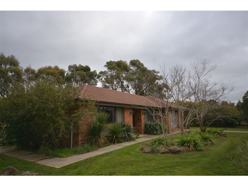 2 Pollards Lane, Creswick VIC 3363