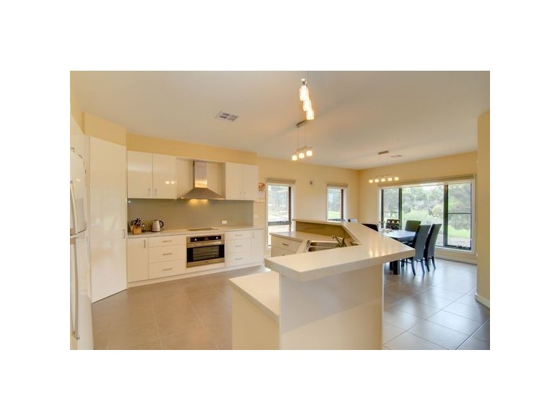 118 Taemore Close, Haddon VIC 3351