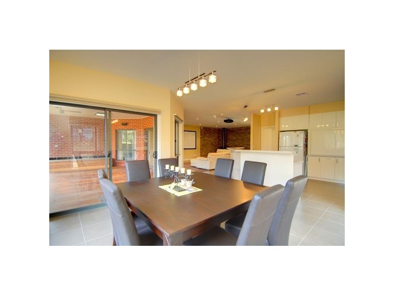 118 Taemore Close, Haddon VIC 3351