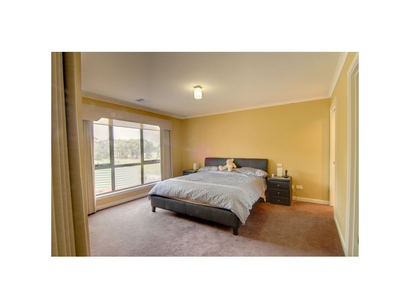 118 Taemore Close, Haddon VIC 3351