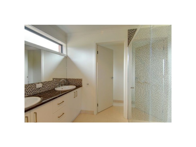 118 Taemore Close, Haddon VIC 3351