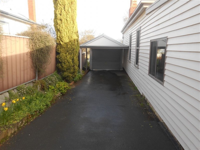 4 Howard Street, Soldiers Hill VIC 3350