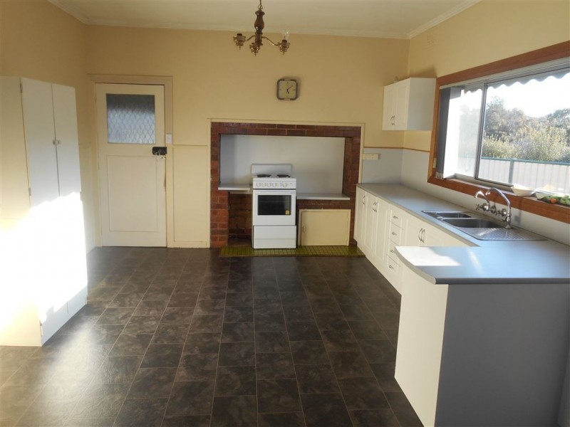 6 Horwood Drive, Mount Clear VIC 3350