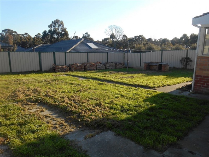 6 Horwood Drive, Mount Clear VIC 3350