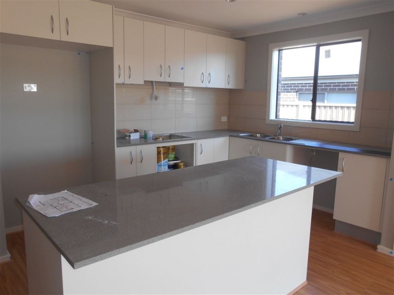 18 Elegante Way, Delacombe VIC 3356