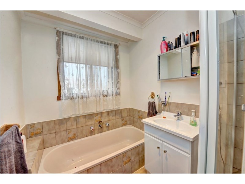 23 Whitelaw Avenue, Delacombe VIC 3356