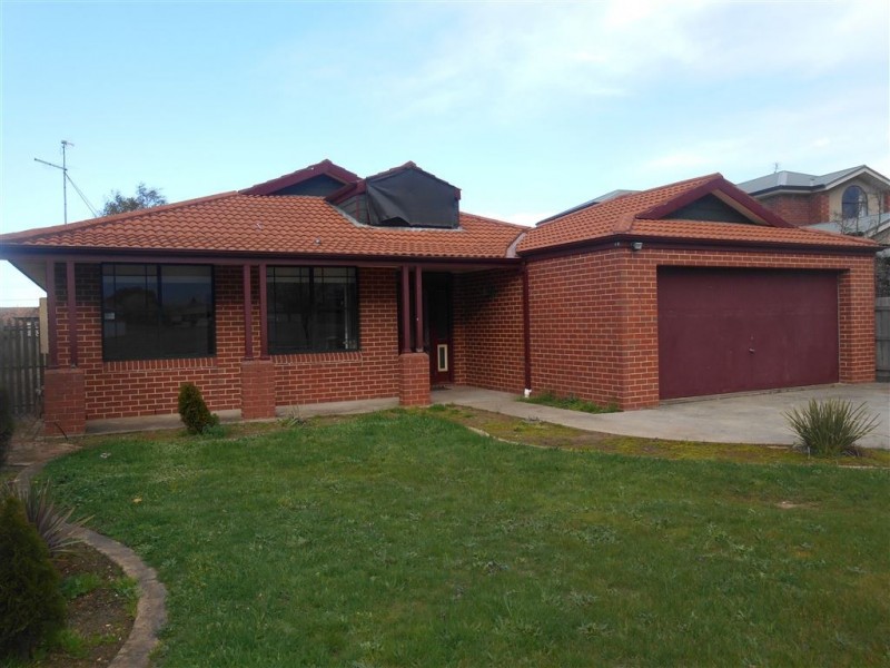 16 Redford Drive, Wendouree VIC 3355