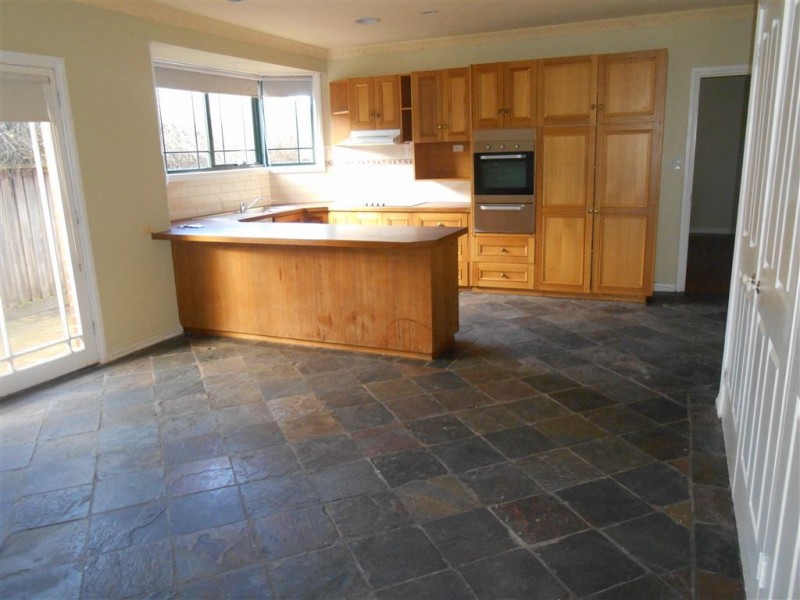 16 Redford Drive, Wendouree VIC 3355