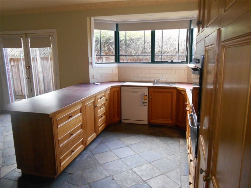 16 Redford Drive, Wendouree VIC 3355