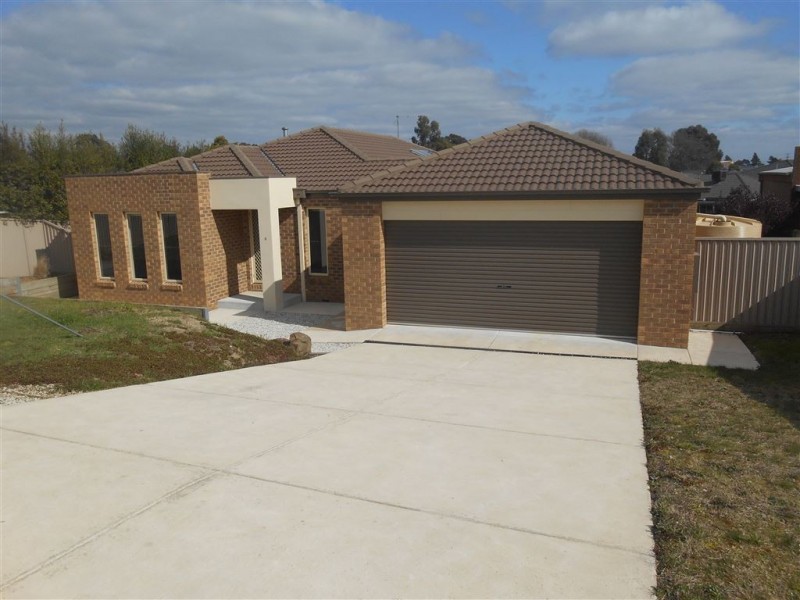8 Middlin Street, Brown Hill VIC 3350