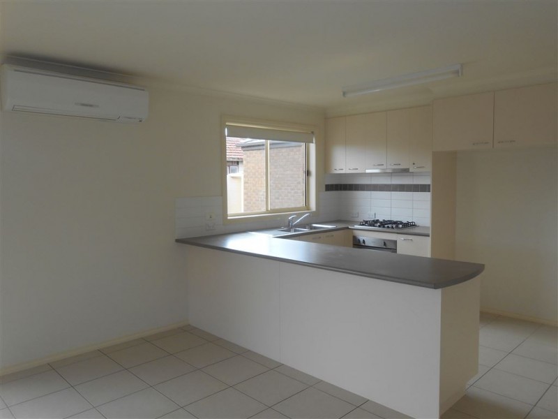 8 Middlin Street, Brown Hill VIC 3350