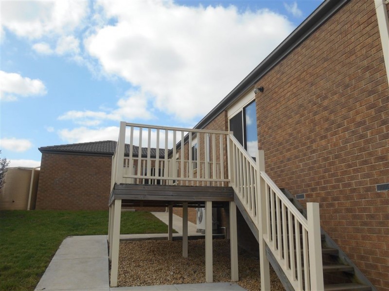 8 Middlin Street, Brown Hill VIC 3350