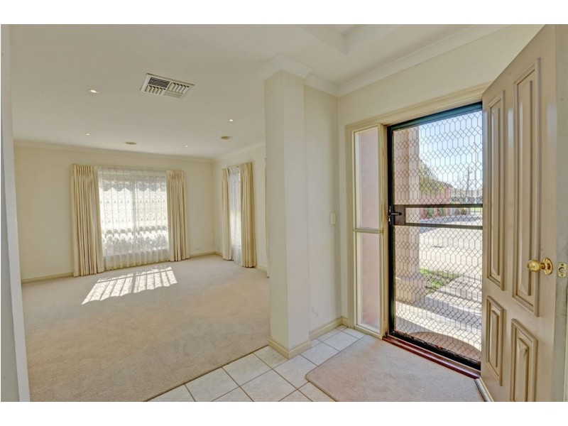 2/4 Learmonth Street, Alfredton VIC 3350