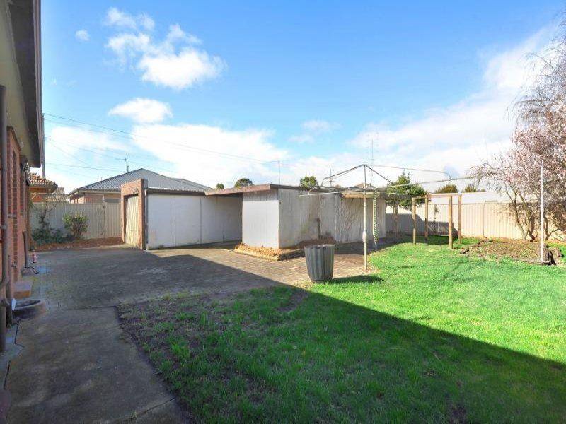 2 Margaret Street, Wendouree VIC 3355