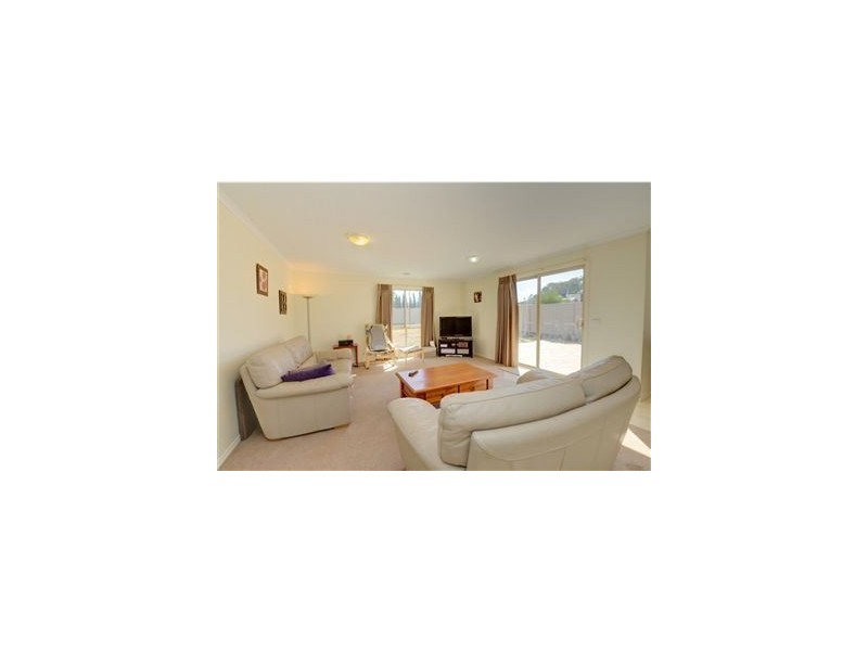 23 Tulloch Rise, Canadian VIC 3350