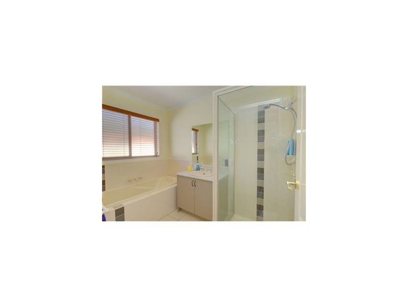 23 Tulloch Rise, Canadian VIC 3350