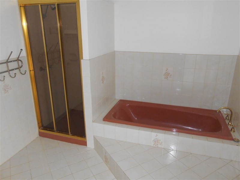 6 Alfred Street North, Lake Wendouree VIC 3350