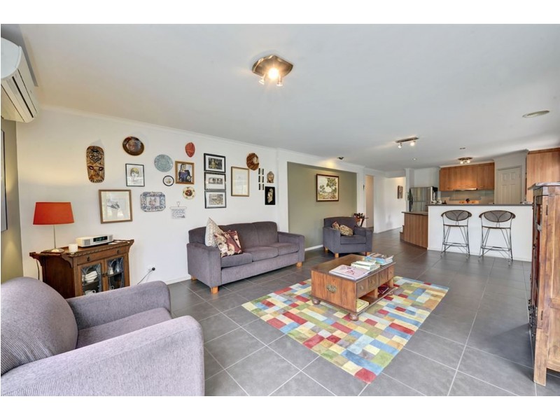 65 Faversham Avenue, Lake Gardens VIC 3355