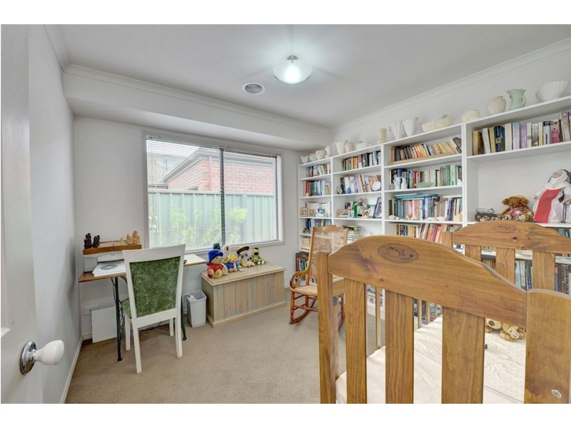 65 Faversham Avenue, Lake Gardens VIC 3355