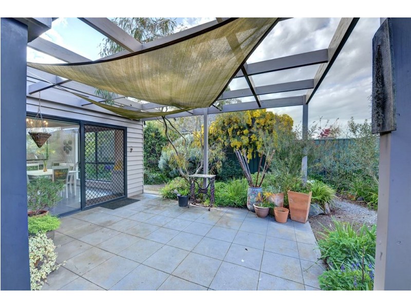 65 Faversham Avenue, Lake Gardens VIC 3355