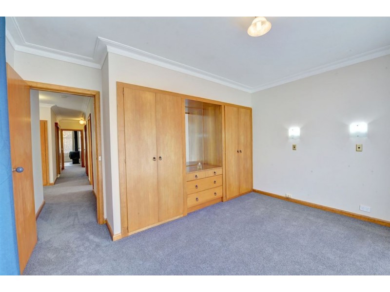 3 Whitelaw Avenue, Delacombe VIC 3356