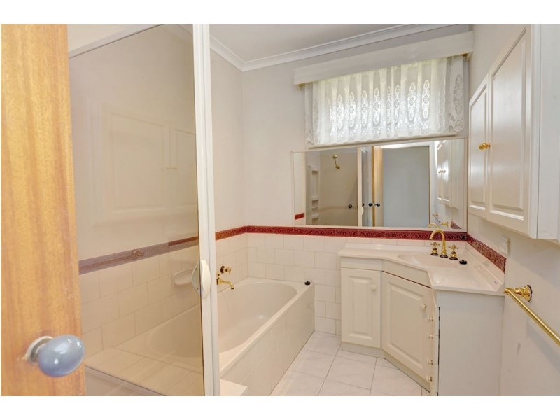 3 Whitelaw Avenue, Delacombe VIC 3356